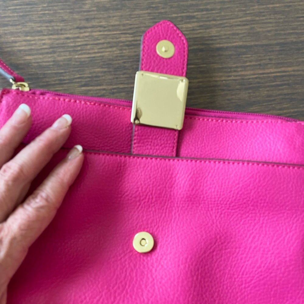 LIZ CLAIBORNE BARBIE PINK CROSSBODY Hot Pink Goldtone Hardware Vegan Leather - Picture 4 of 14